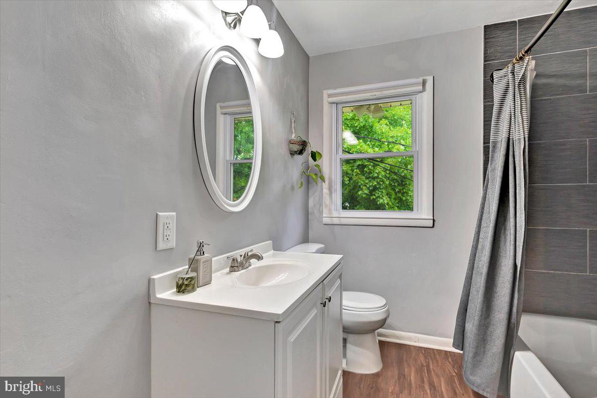 918 Shelley Road Towson, MD 21286 - Photo 16 of 41 Upper level full bath