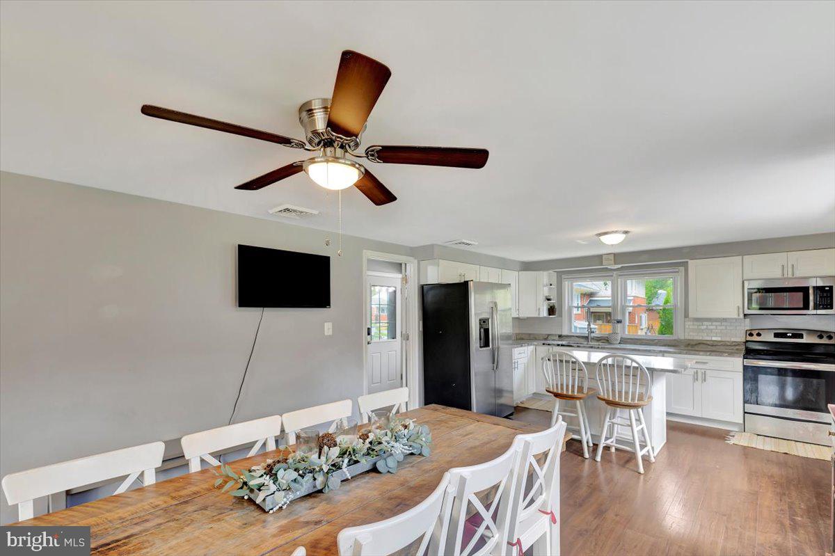 918 Shelley Road Towson, MD 21286 - Photo 21 of 41 Dining room