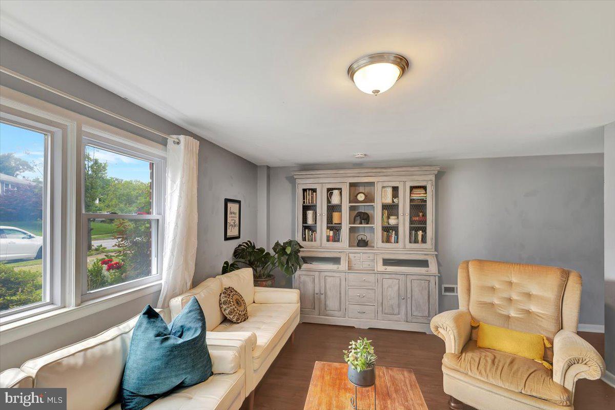 918 Shelley Road Towson, MD 21286 - Photo 27 of 41 Family Room