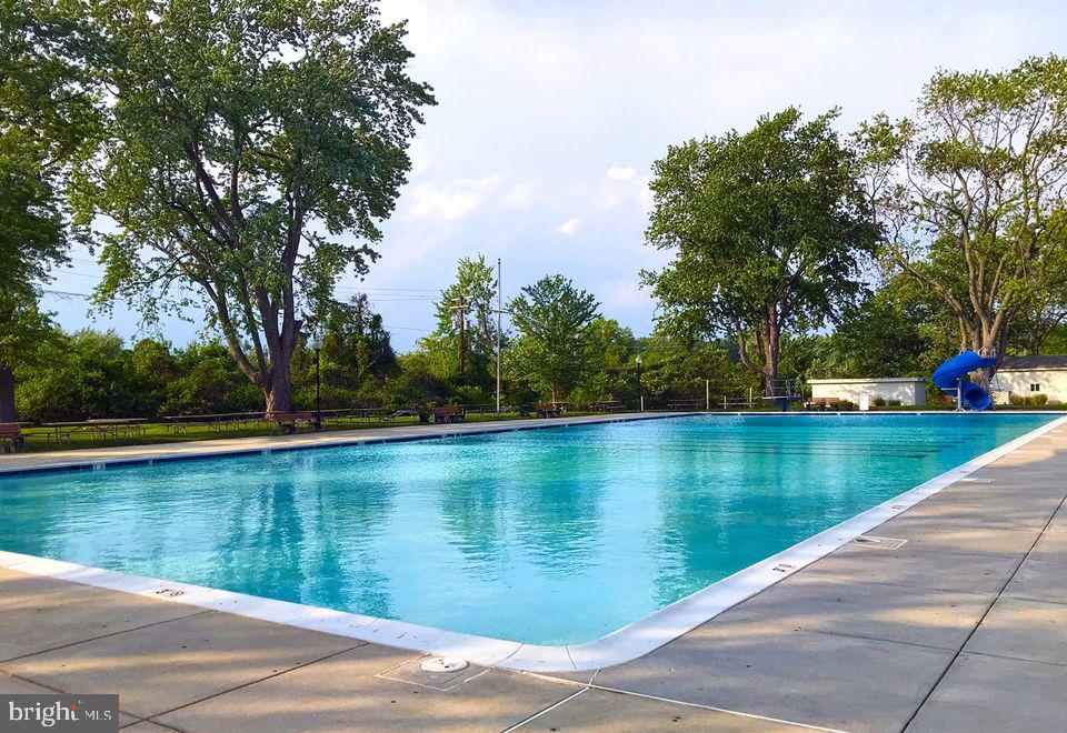 918 Shelley Road Towson, MD 21286 - Photo 40 of 41 Campus Cabana Pool