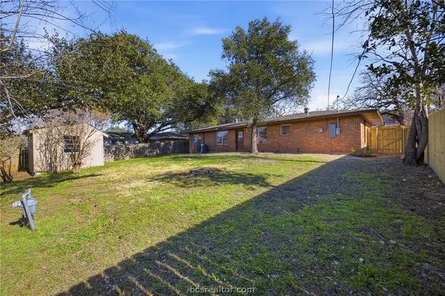 $2,200 | 212 Helena Street, Bryan, TX 77801