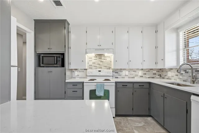 $2,200 | 212 Helena Street, Bryan, TX 77801