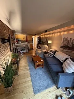 $2,200 | 805 West Oakdale Avenue, Unit 2B, Chicago, IL 60657