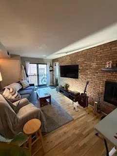 $2,200 | 805 West Oakdale Avenue, Unit 2B, Chicago, IL 60657