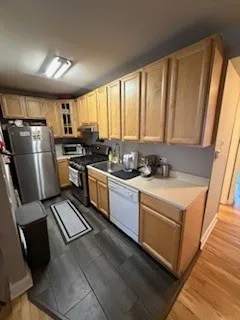 $2,200 | 805 West Oakdale Avenue, Unit 2B, Chicago, IL 60657