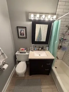 $2,200 | 805 West Oakdale Avenue, Unit 2B, Chicago, IL 60657