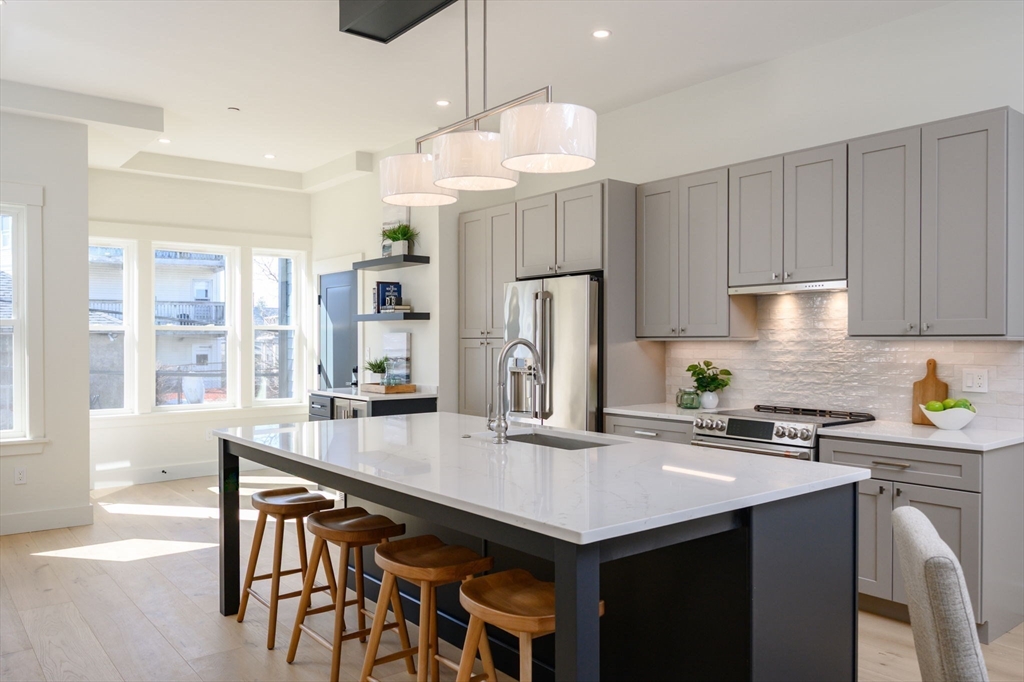 21 Tanglewood Road, Unit 1 Boston, MA 02126 - Photo 5 of 34