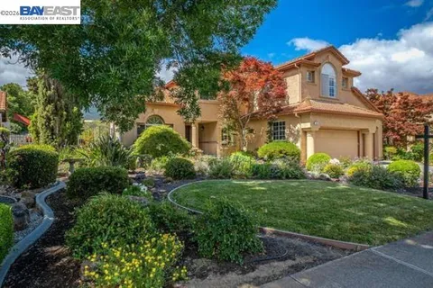 $1,348,000 | 258 El Pueblo Place, Clayton, CA 94517