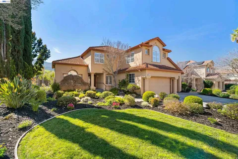 $1,348,000 | 258 El Pueblo Place, Clayton, CA 94517