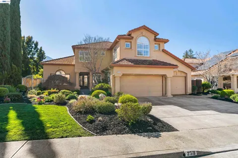 $1,348,000 | 258 El Pueblo Place, Clayton, CA 94517
