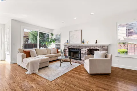 $1,348,000 | 258 El Pueblo Place, Clayton, CA 94517