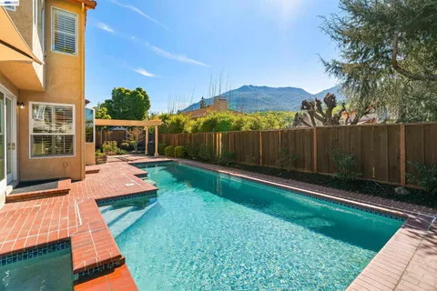 $1,348,000 | 258 El Pueblo Place, Clayton, CA 94517