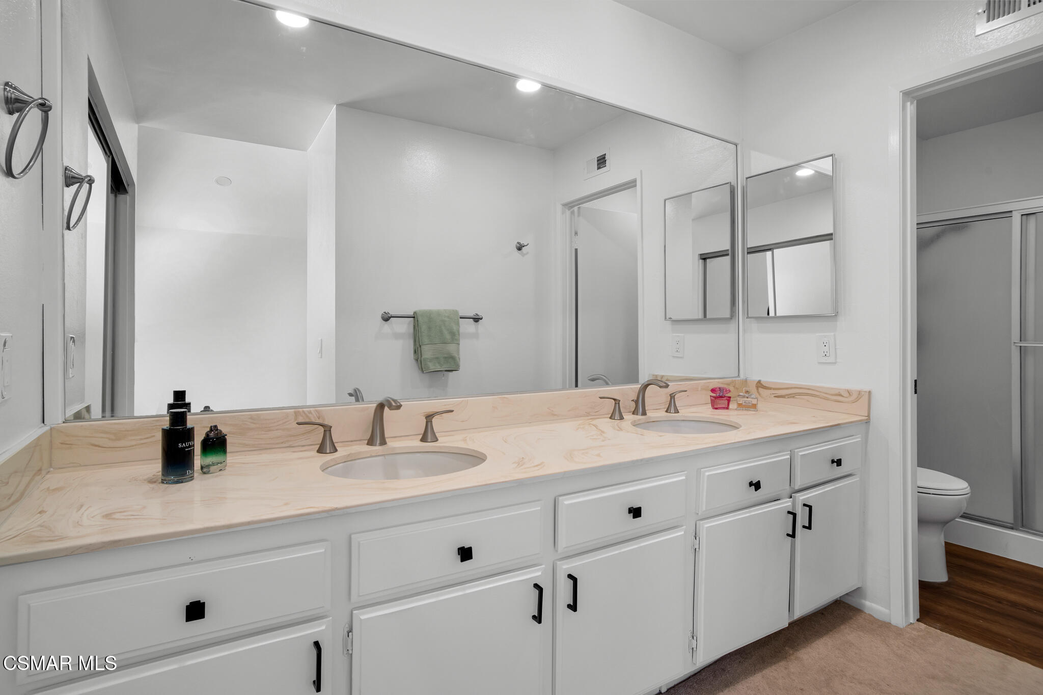837 Hillview Circle Simi Valley, CA 93065 - Photo 26 of 37 a bathroom with a double vanity sink and mirror