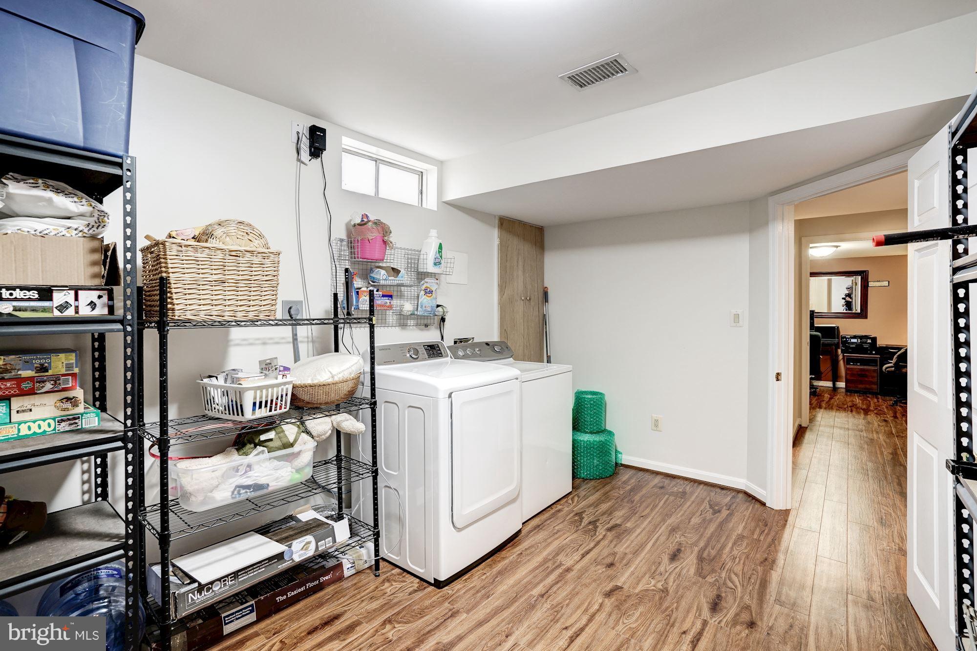 2104 Salt Kettle Way Reston, VA 20191 - Photo 26 of 29 a very nice looking room with wooden floor and a sink