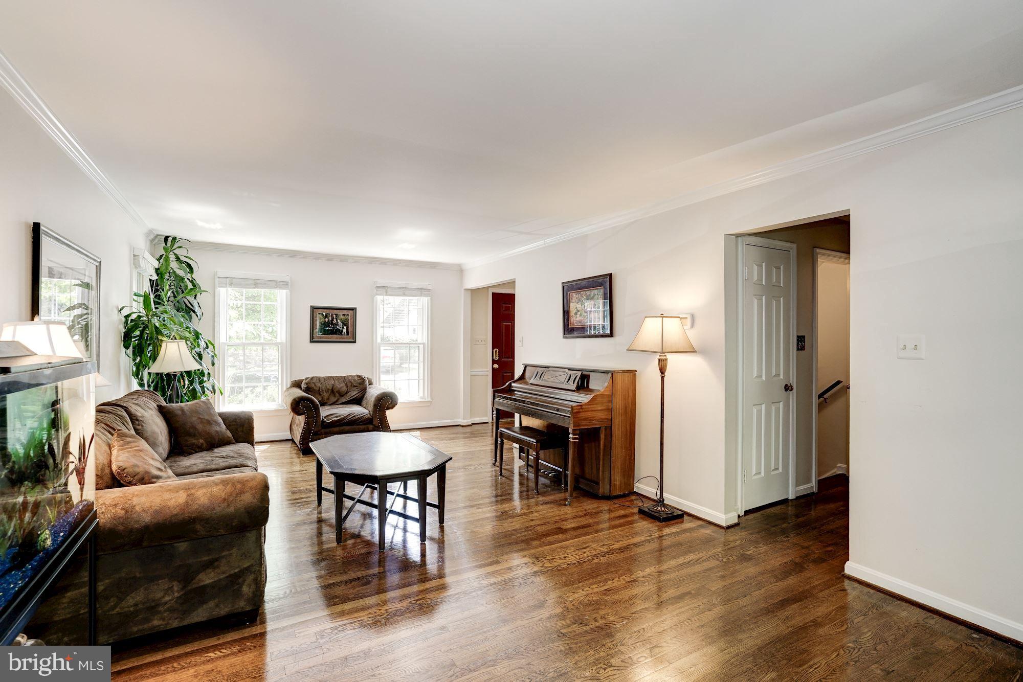 2104 Salt Kettle Way Reston, VA 20191 - Photo 4 of 29 a living room with furniture and a wooden floor