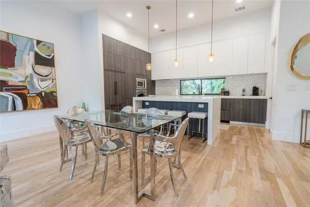 $6,000 | 709 Memorial Heights Drive, Houston, TX 77007