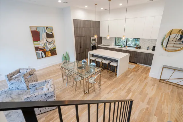 $6,000 | 709 Memorial Heights Drive, Houston, TX 77007