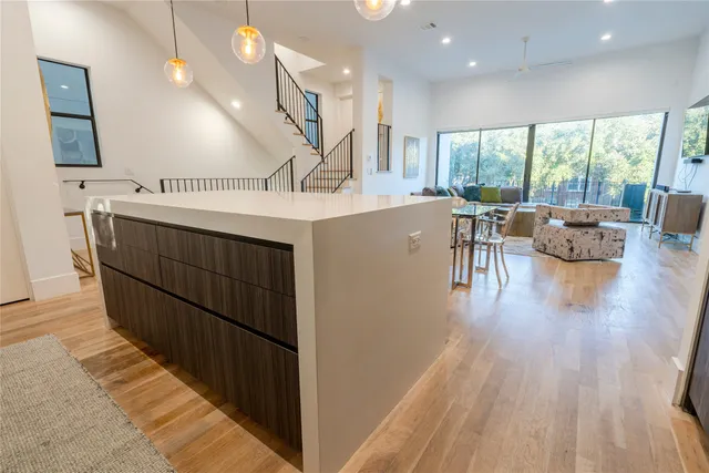 $6,000 | 709 Memorial Heights Drive, Houston, TX 77007