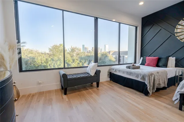 $6,000 | 709 Memorial Heights Drive, Houston, TX 77007