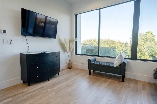 $6,000 | 709 Memorial Heights Drive, Houston, TX 77007