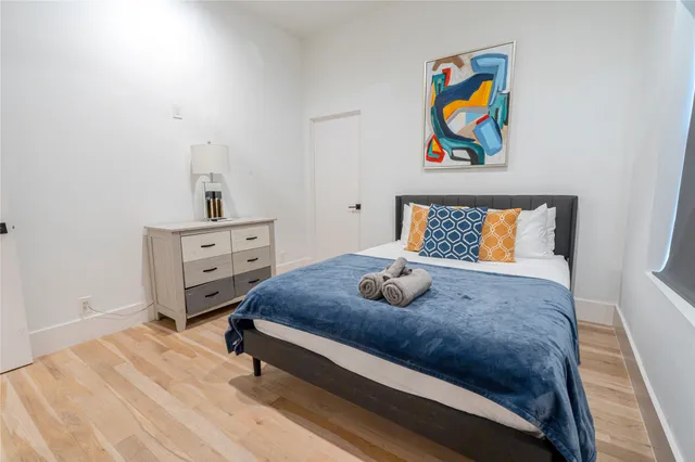 $6,000 | 709 Memorial Heights Drive, Houston, TX 77007