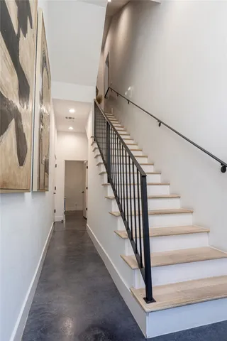 $6,000 | 709 Memorial Heights Drive, Houston, TX 77007