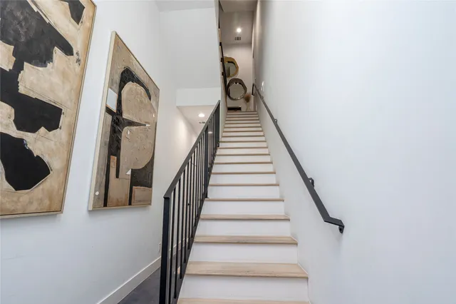 $6,000 | 709 Memorial Heights Drive, Houston, TX 77007