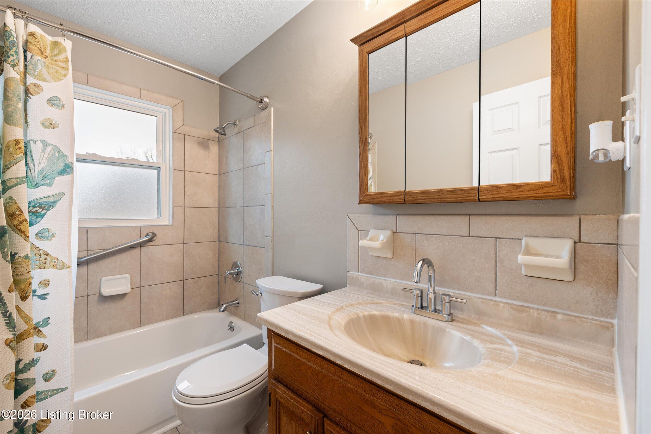 4433 Malcolm Road Louisville, KY 40216 - Photo 17 of 39 15-3U8A3631
