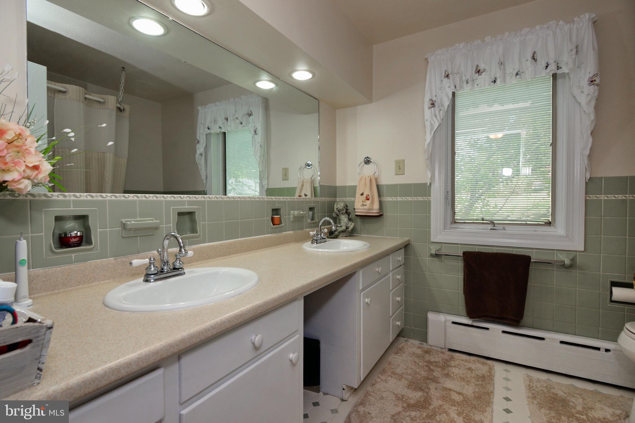 449 Landis Road Harleysville, PA 19438 - Photo 22 of 46 First Floor Full Bath