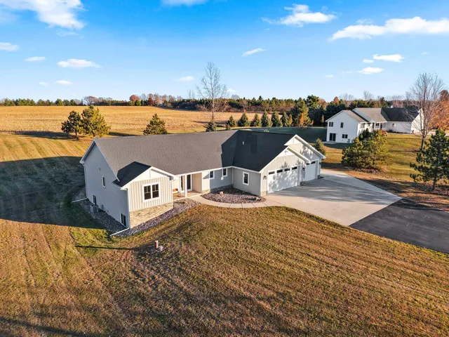 $569,900 | 848 Wildrose Lane, Sobieski, WI 54171
