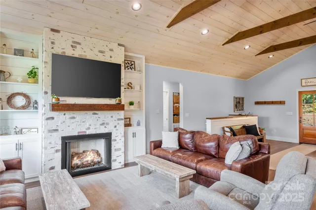 $890,000 | 100 Kinloch Lane, Clyde, NC 28721