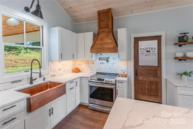 $890,000 | 100 Kinloch Lane, Clyde, NC 28721