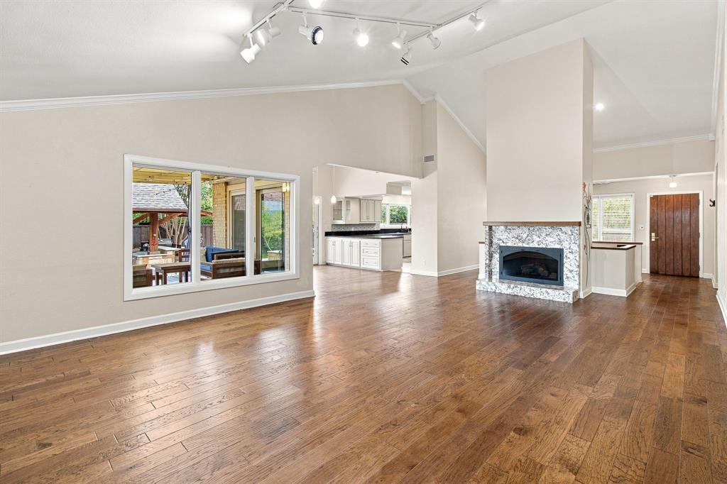 905 Crowley Road Arlington, TX 76012 - Photo 10 of 40 Gallery Image 10