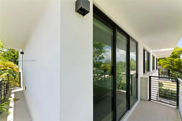 $1,550,000 | 3132 Plaza Street, Miami, FL 33133