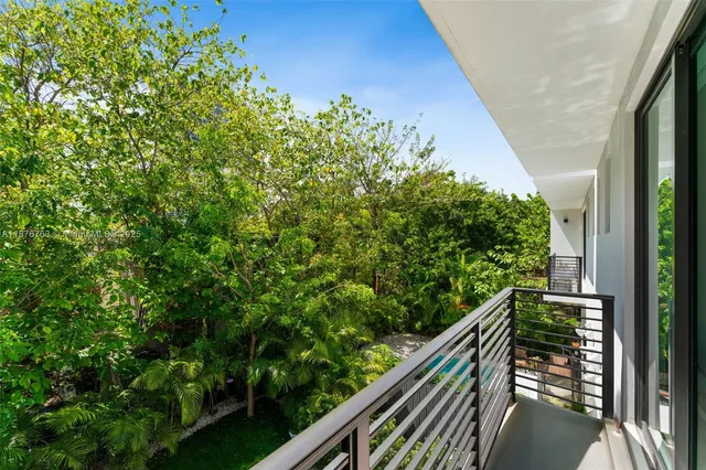 $1,550,000 | 3132 Plaza Street, Miami, FL 33133