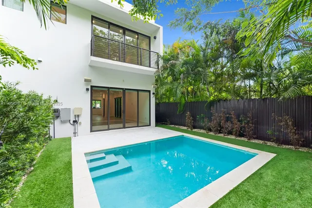 $1,550,000 | 3132 Plaza Street, Miami, FL 33133