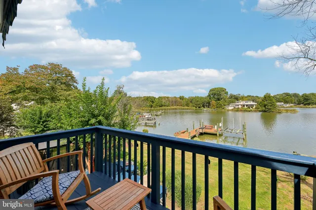 a view of yard with swimming pool