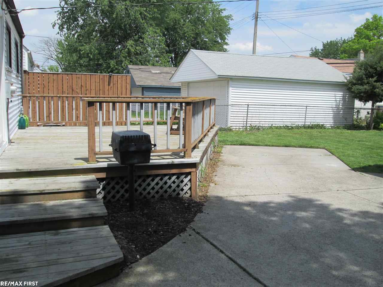 25850 Hayes Road Roseville, MI 48066 - Photo 3 of 24 31320684-2.JPG