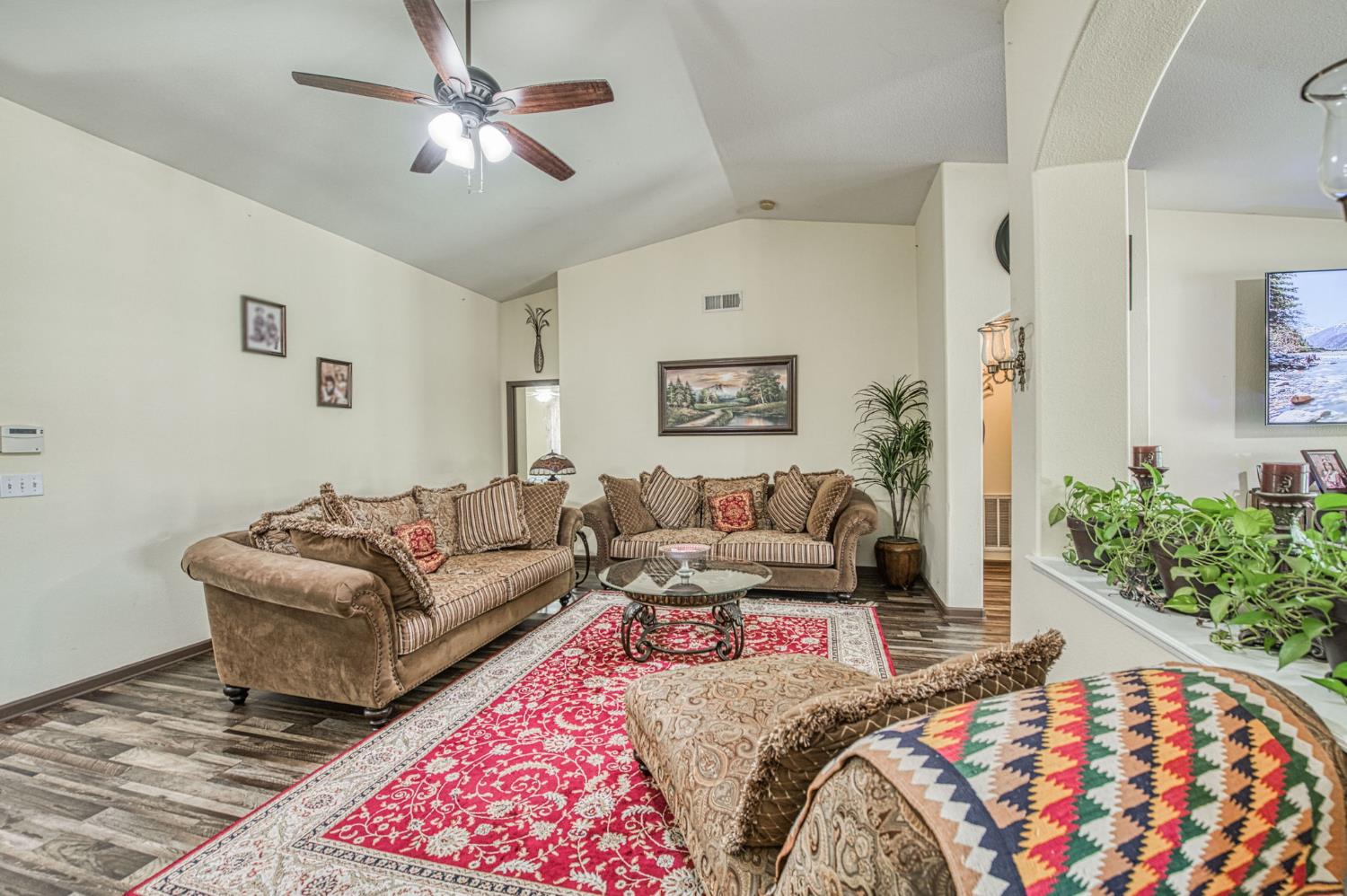 1135 Rafer Johnson Drive Kingsburg, CA 93631 - Photo 3 of 55