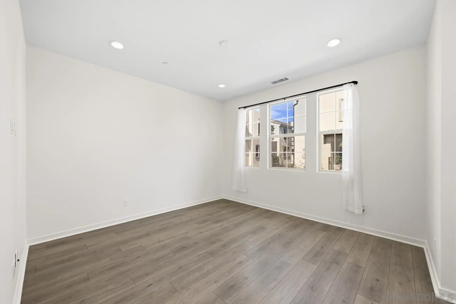 429 Lake Shore Way Santee, CA 92071 - Photo 14 of 26 a view of an empty room with wooden floor and a window