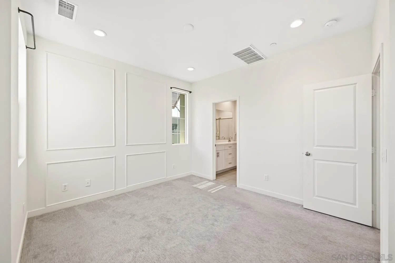 429 Lake Shore Way Santee, CA 92071 - Photo 16 of 26 a view of an empty room