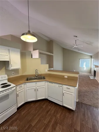 $1,900 | 2120 Running River Road, Henderson, NV 89074