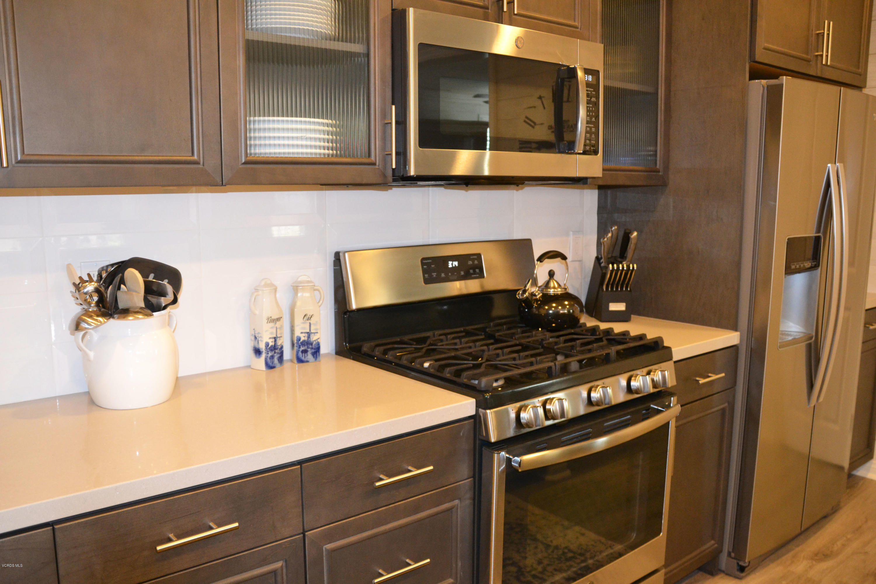 181 Stagetrail Road Camarillo, CA 93010 - Photo 5 of 22 Kitchen 2