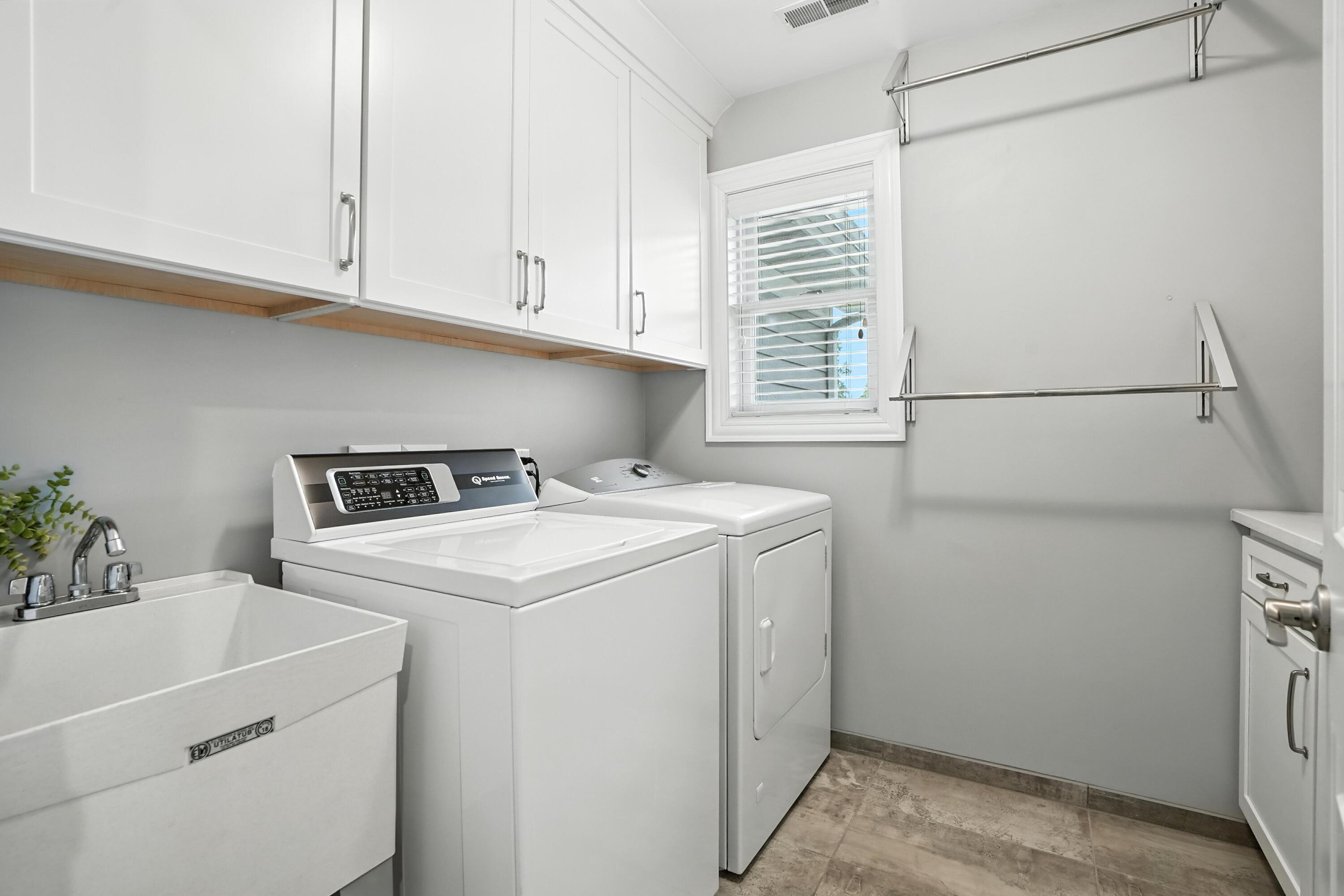 1285 Greenview Place Crown Point, IN 46307 - Photo 28 of 51 a utility room with dryer and washer