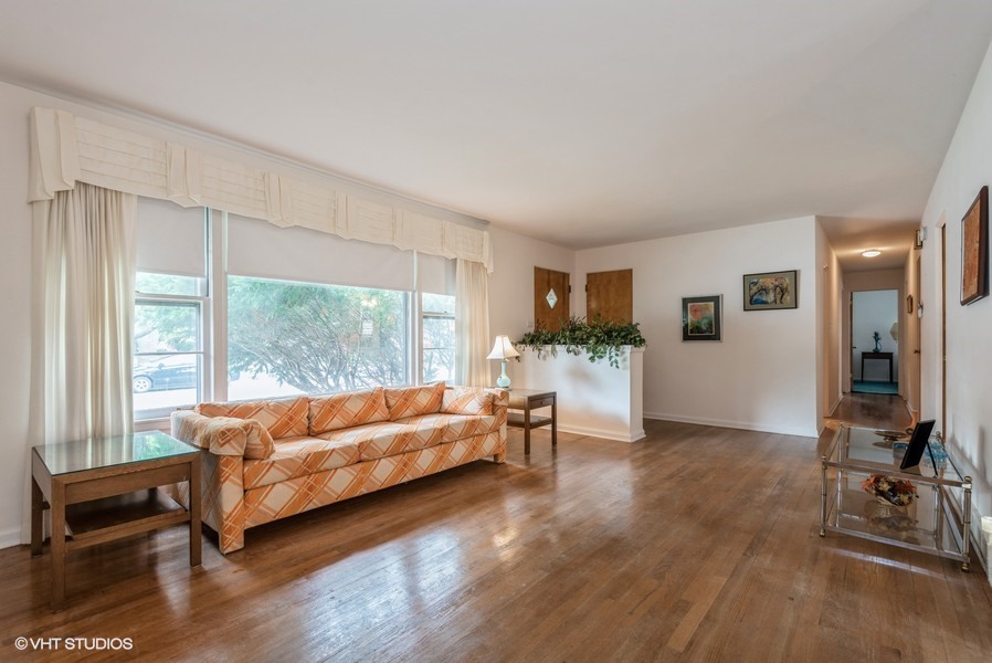 9025 East Prairie Road Evanston, IL 60203 - Photo 2 of 11