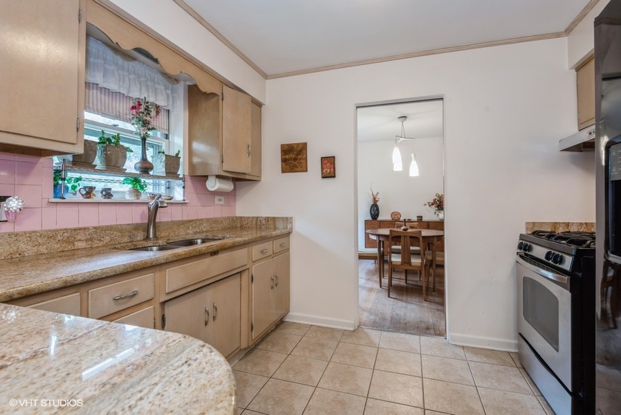 9025 East Prairie Road Evanston, IL 60203 - Photo 3 of 11
