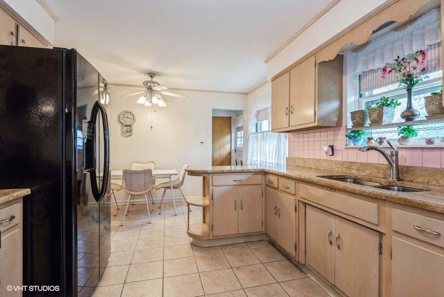 9025 East Prairie Road Evanston, IL 60203 - Photo 4 of 11
