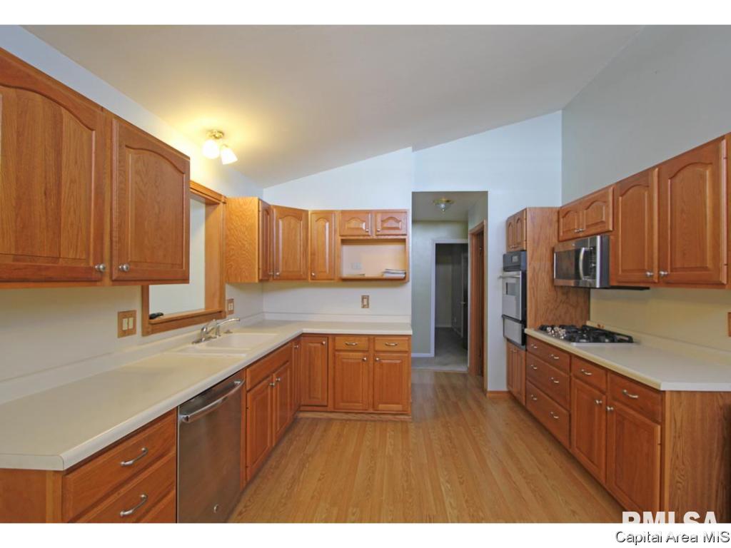 1840 Wolfe Street Springfield, IL 62702 - Photo 7 of 28
