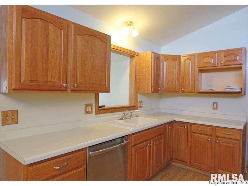 1840 Wolfe Street Springfield, IL 62702 - Photo 8 of 28