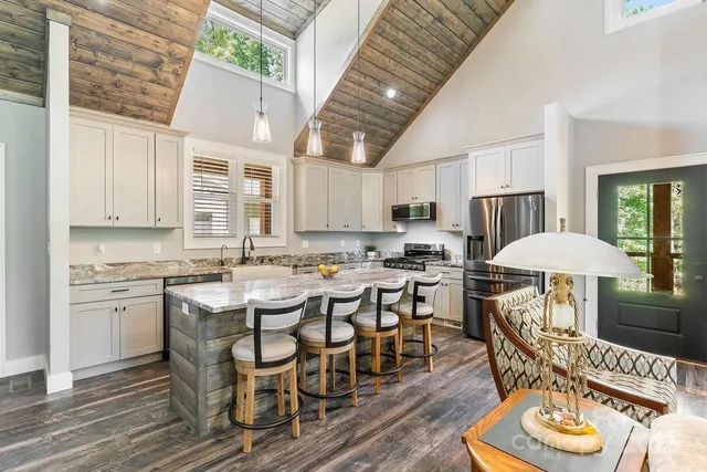 a view of a livingroom with furniture and closet